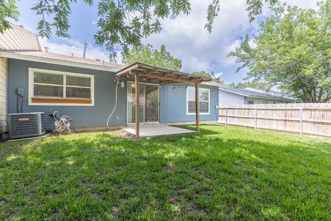 Building Photo - 1366 Bayou Dr