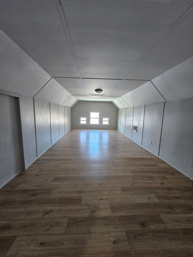 Building Photo - 2109 Roosevelt St