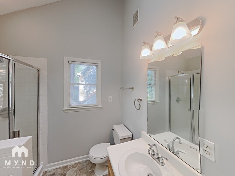 Building Photo - 4513 Aviemore Crescent