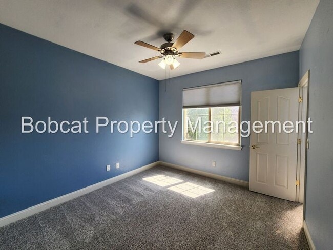 Building Photo - 1240 Flintwood Dr