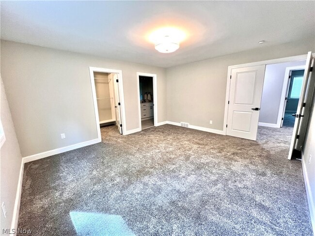 Building Photo - 704 Echo Dr