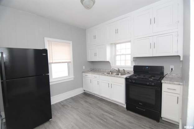 Building Photo - 1124 18th Ave