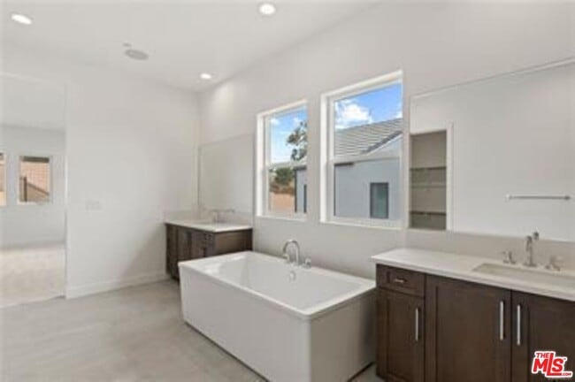 Building Photo - 20568 Edgewood Ct