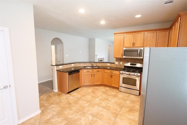 Building Photo - 6123 Summerfield Glade Ln