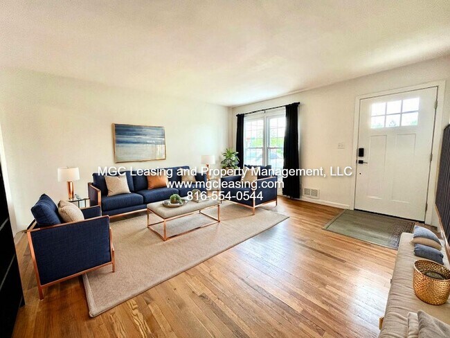 Building Photo - Unique Ranch Style Home Minutes From Downtown Lee's Summit