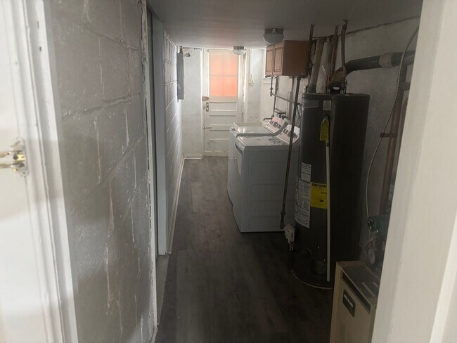 Building Photo - 1123 Gilham St
