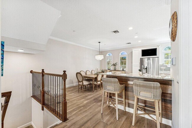 Building Photo - 813 Estancia Wy