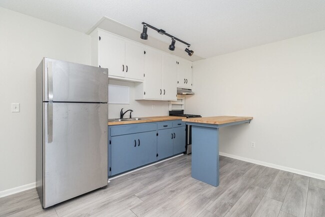 Building Photo - 2009 Commerce Blvd