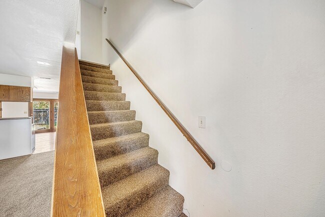 Building Photo - 489-432 32 Rd