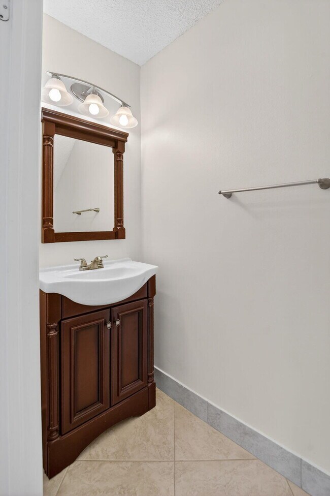 Building Photo - 6695 Via Regina