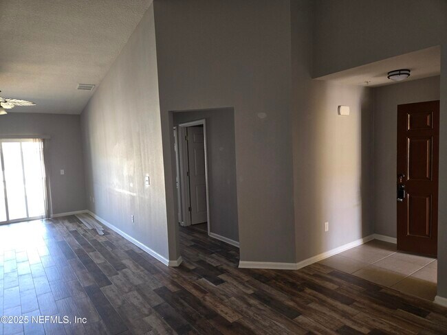 Building Photo - 6916 Ortega Woods Dr