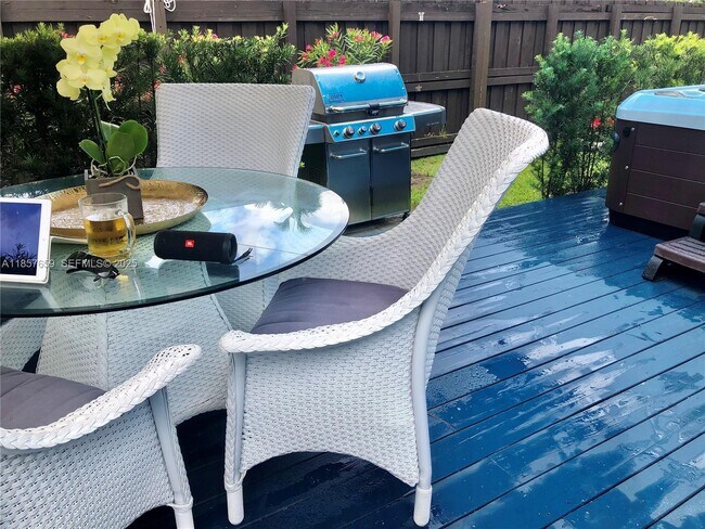 Building Photo - 6450 SW 19th St