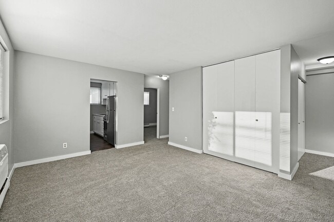 Building Photo - Spacious 1/BR/1 Bath Available Now!