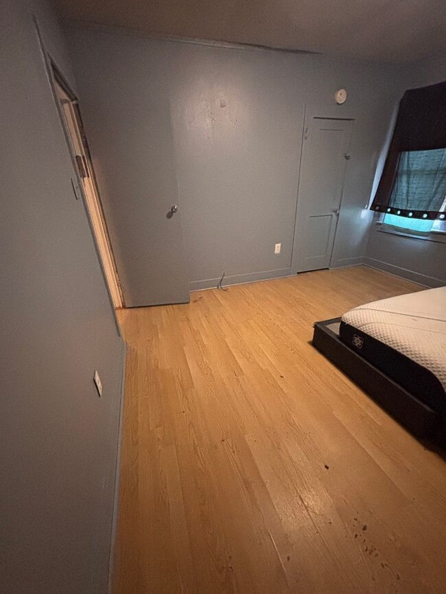 Building Photo - 2 Bedroom, 1 Bath