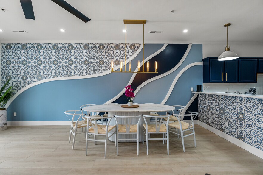 Building Photo - 3300 S Ocean Blvd