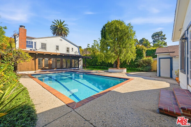 Building Photo - 360 23rd St