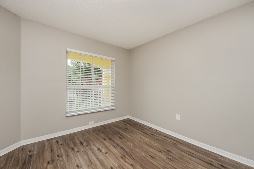 Building Photo - 1853 Wimbledon St