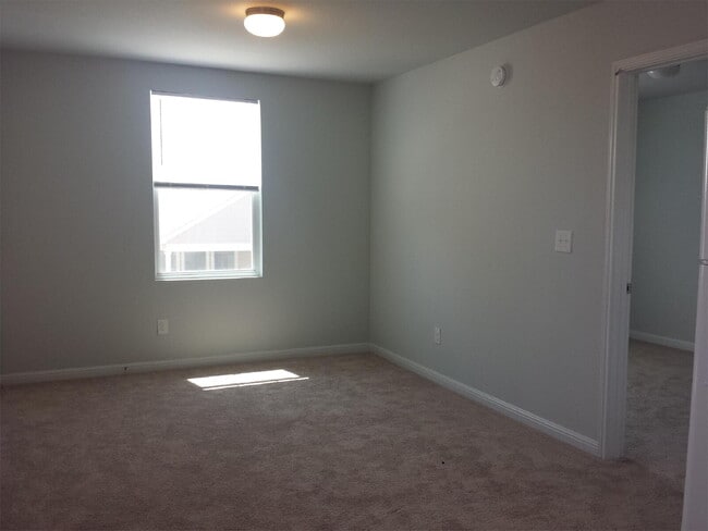 Building Photo - 340 Perry St