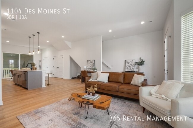 Building Photo - 1104 SW Des Moines St