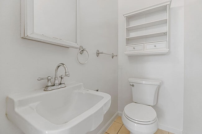 Building Photo - 2BR 1.5BA Condo For Rent – Prime Central F...