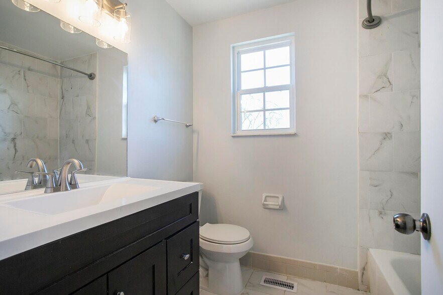 Building Photo - 105 Jacksons Retreat Ct