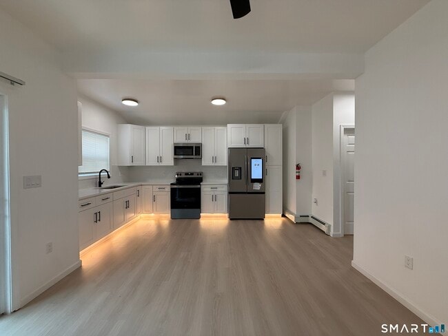 Building Photo - 8-12 Sterling St