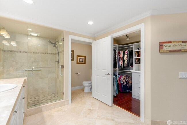Building Photo - Luxury spacious unit with partial downtown view in Magnolia