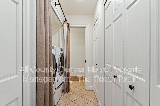 Building Photo - 7731 S Curtice Way