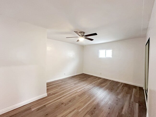 Building Photo - 812 Bracken Ave