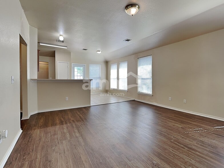 Building Photo - 702 Fleming St