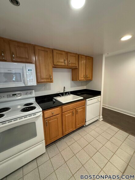 Building Photo - 111 Queensberry St