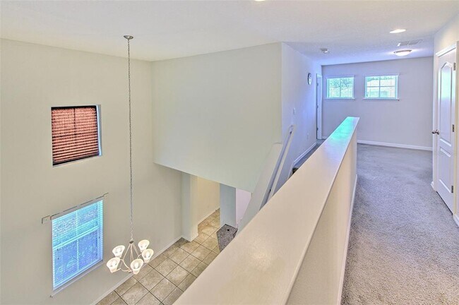 Building Photo - 2111 Broadway View Ave