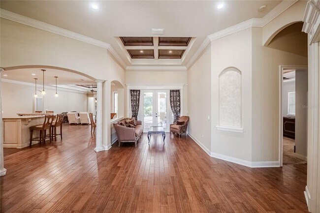 Building Photo - 6658 Cres Woods Cir