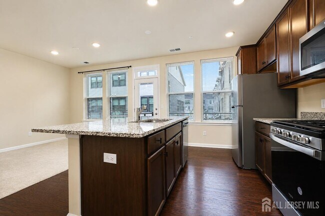 Building Photo - 605 Parker Blvd