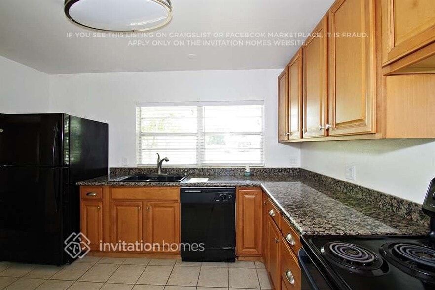 Building Photo - 717 Baywood Dr