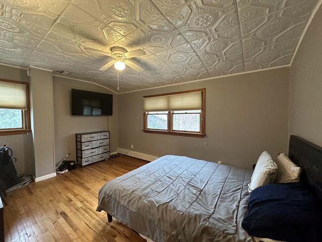 Bed 3 - 10 Miller Place Rd