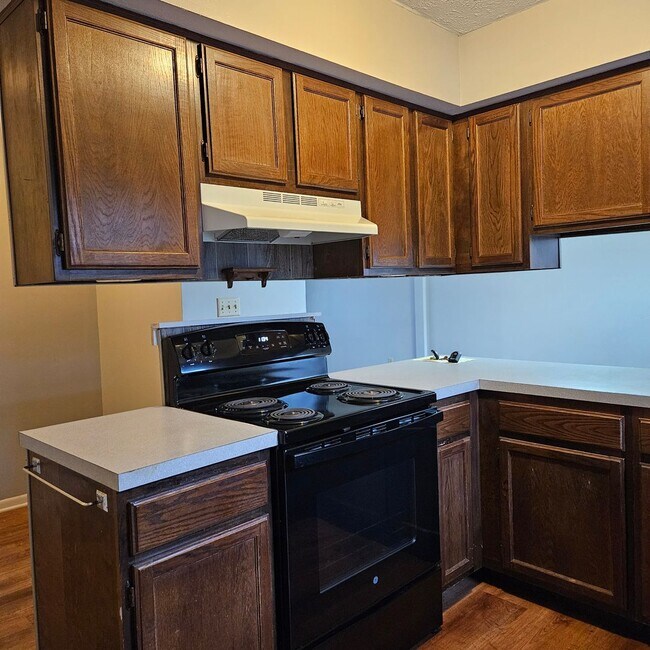 Building Photo - 1252 Colonial Dr