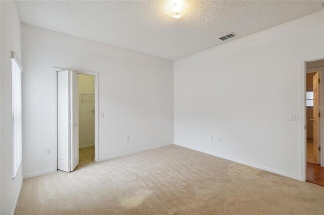 Building Photo - 325 Azincourt Ln