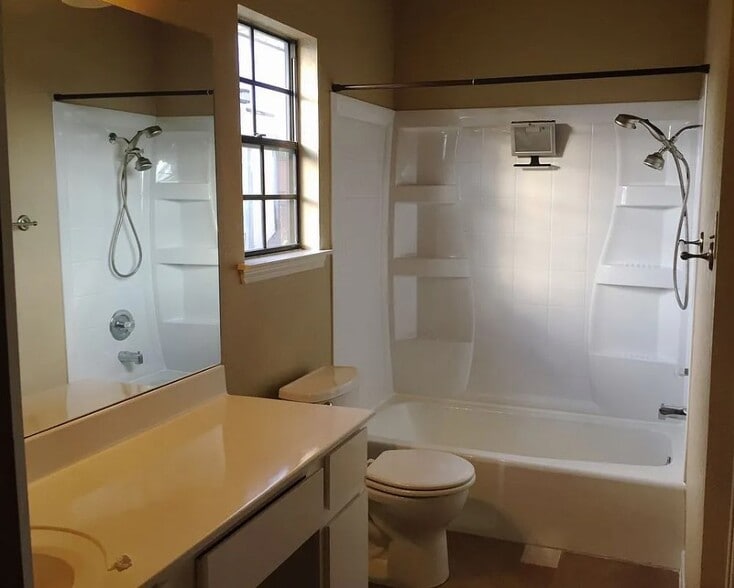 Building Photo - 1213 Silverton Ct