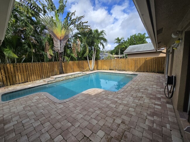 Building Photo - 9831 NW 53rd Ct