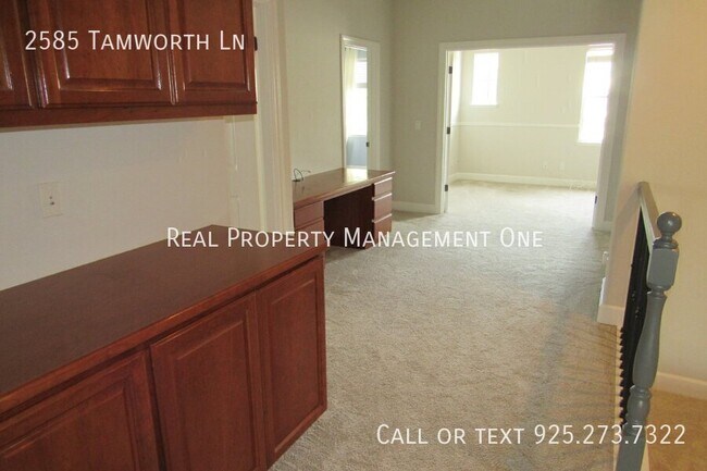 Building Photo - 2585 Tamworth Ln