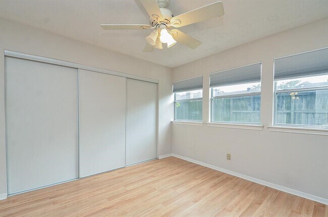 Building Photo - 15815 Boulder Oaks Dr