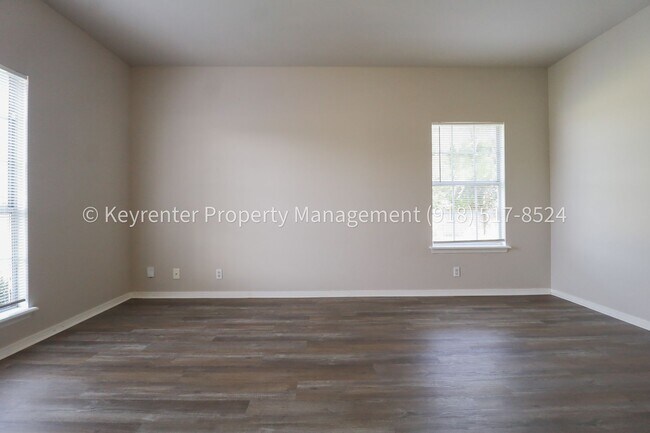 Building Photo - 3 Bed | 1.5 Bath in Central Tulsa!