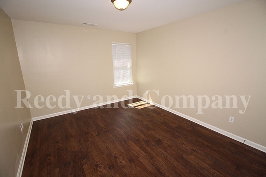 Building Photo - 5023 Acorn Dr