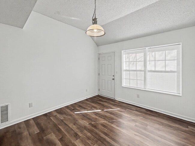 Building Photo - Spacious Home with Garage and Modern Features