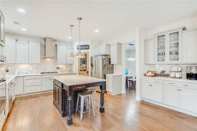 Building Photo - 1855 Kingsbury Dr