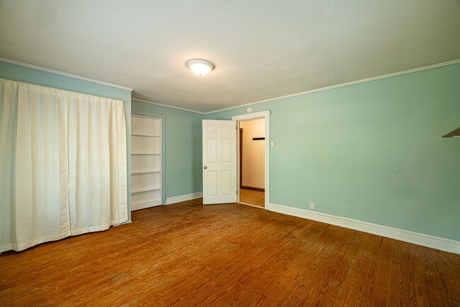 Building Photo - Spacious House on Old Six Mile Rd. - Water...