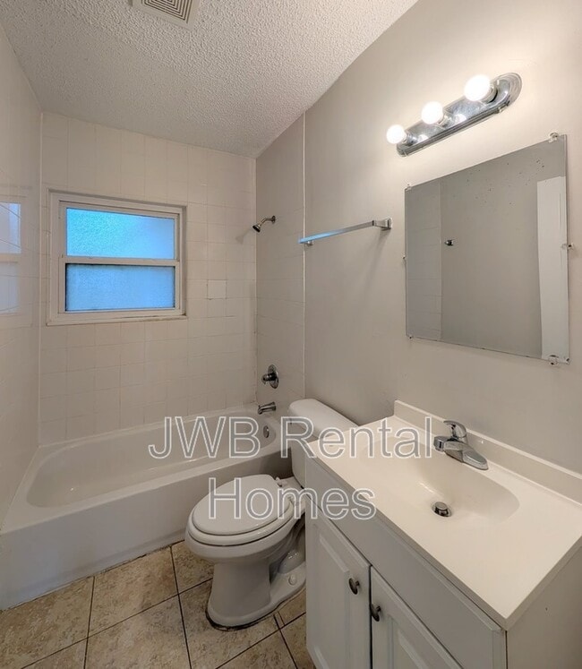 Building Photo - 217 E 48th St