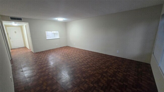 Building Photo - 16800 NE 15th Ave