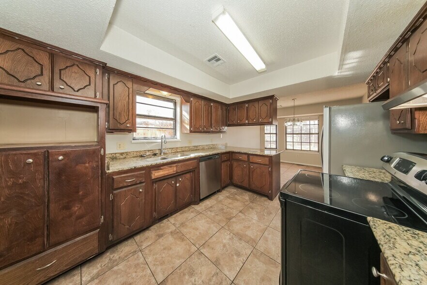 Building Photo - 9713 Hummingbird Ln